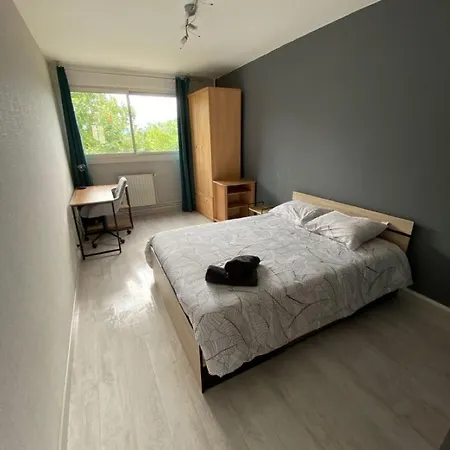 Apartamento T4 95m2 Avec Petit Dejeuner Vénissieux
